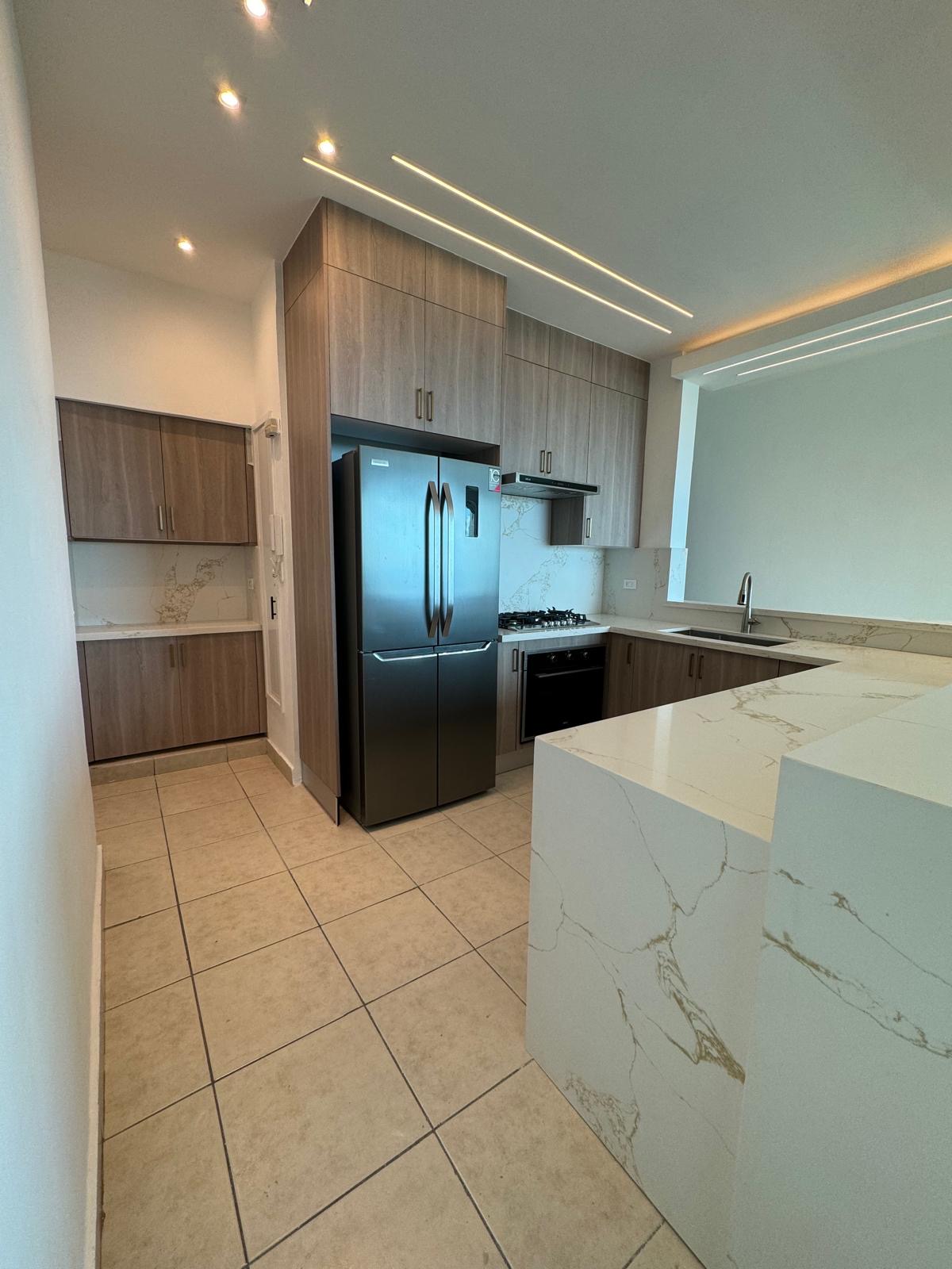 apartamentos - 🏡 ¡Amplio y Elegante Apartamento en Renta!  ¡Bien 10