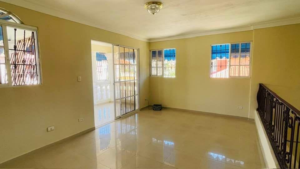 casas - Casa de dos niveles en Mirador del Este 6
