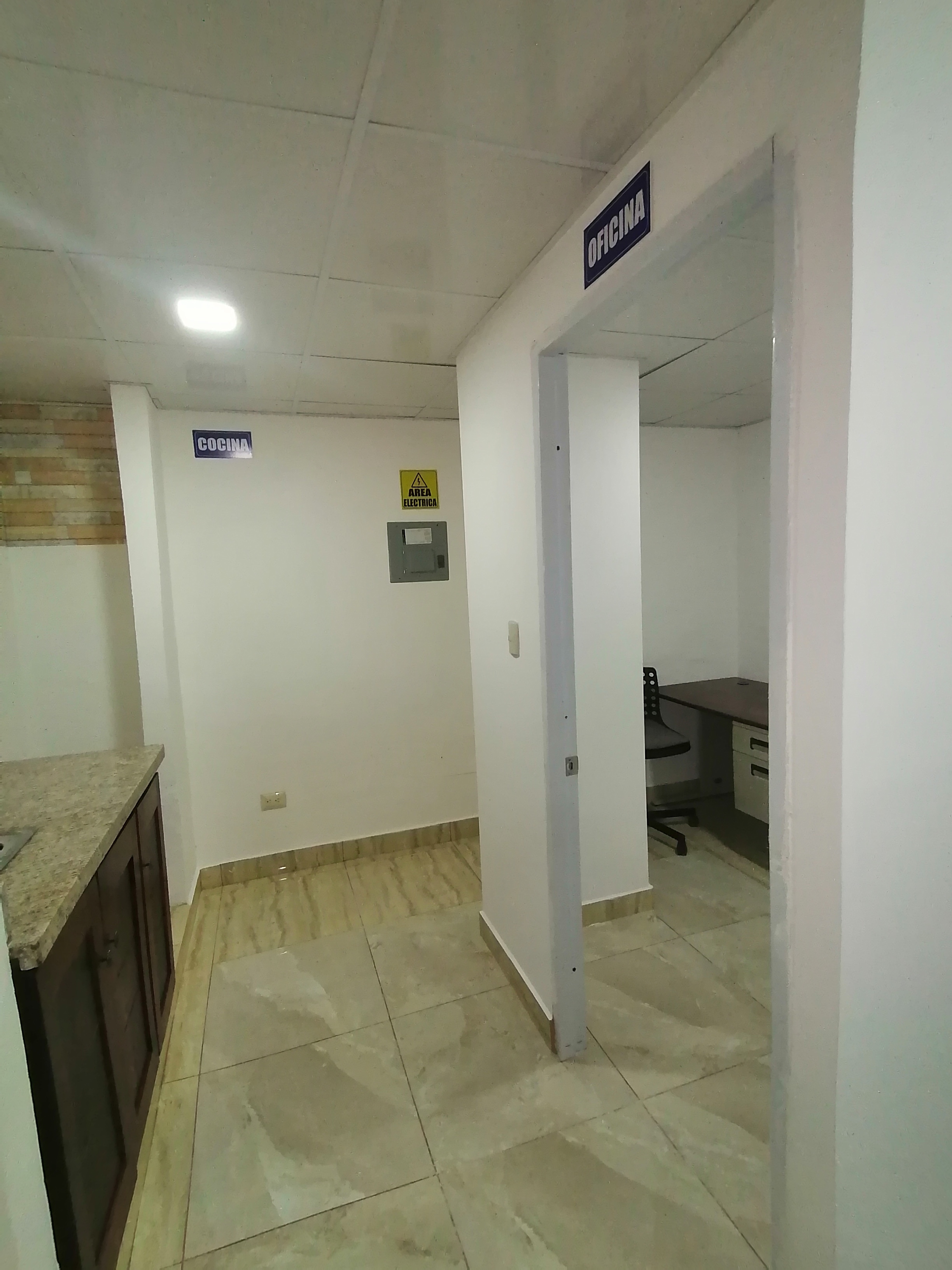 casas - Propiedad en venta con 2 Viviendas Local comercial 1