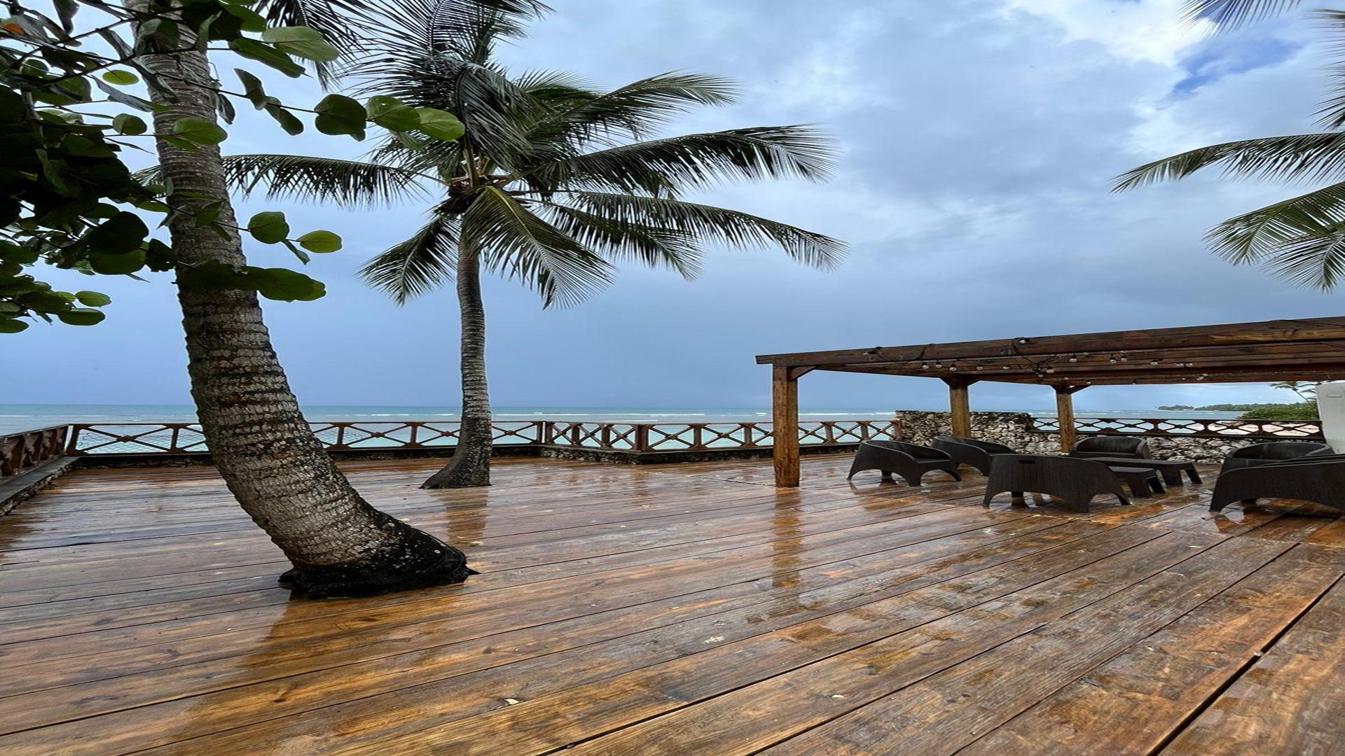 casas - Casa de Playa en Juan Dolio: con Jacuzzi y Jardín