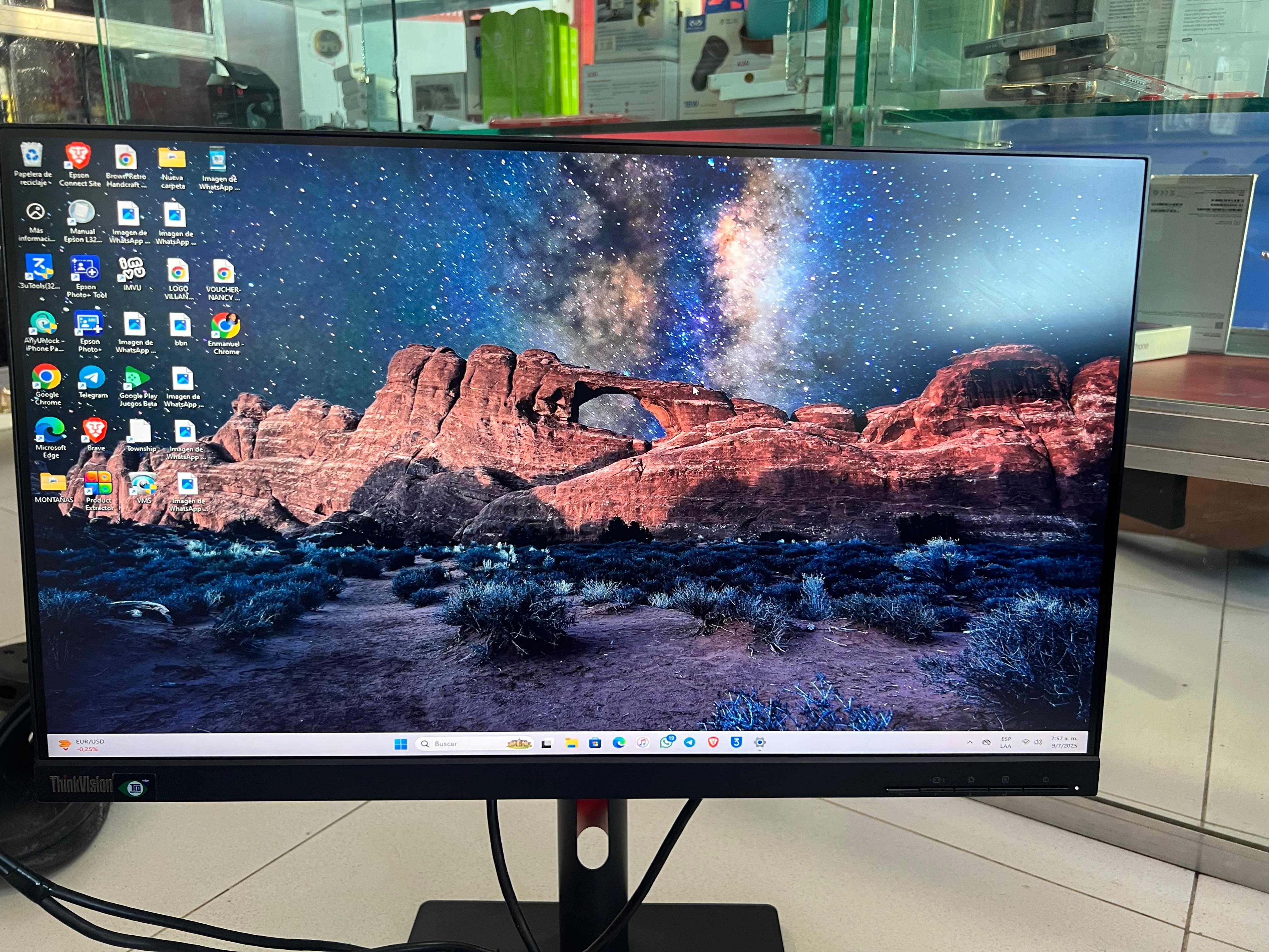 computadoras y laptops - MONITORES SIN DORDES LENOVO