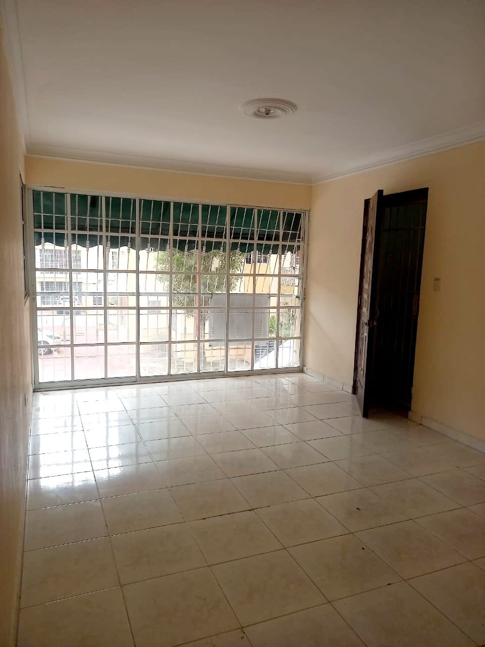 apartamentos - ¡APARTAMENTO EN VENTA EN LA AVENIDA CHARLES!
Precio: RD$4,500,000 6