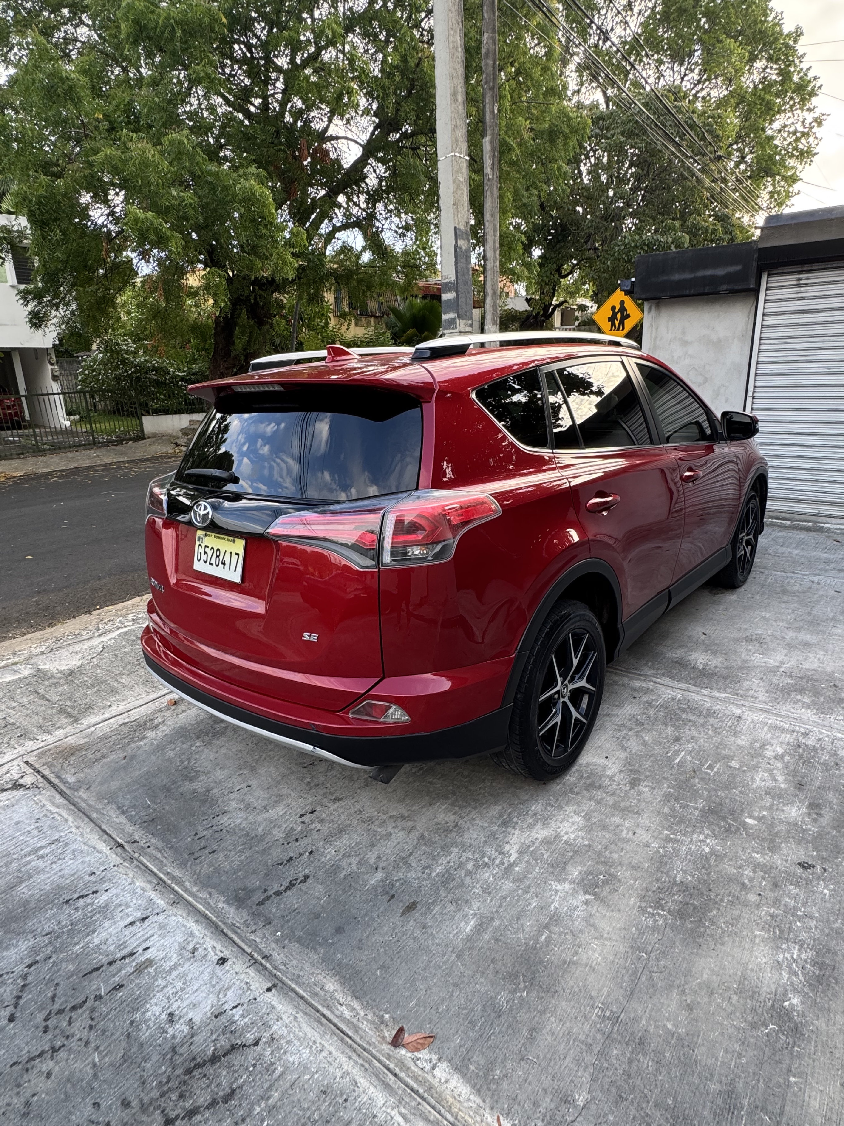 jeepetas y camionetas - Vendo Jeepeta Rav4 SE 2016 6