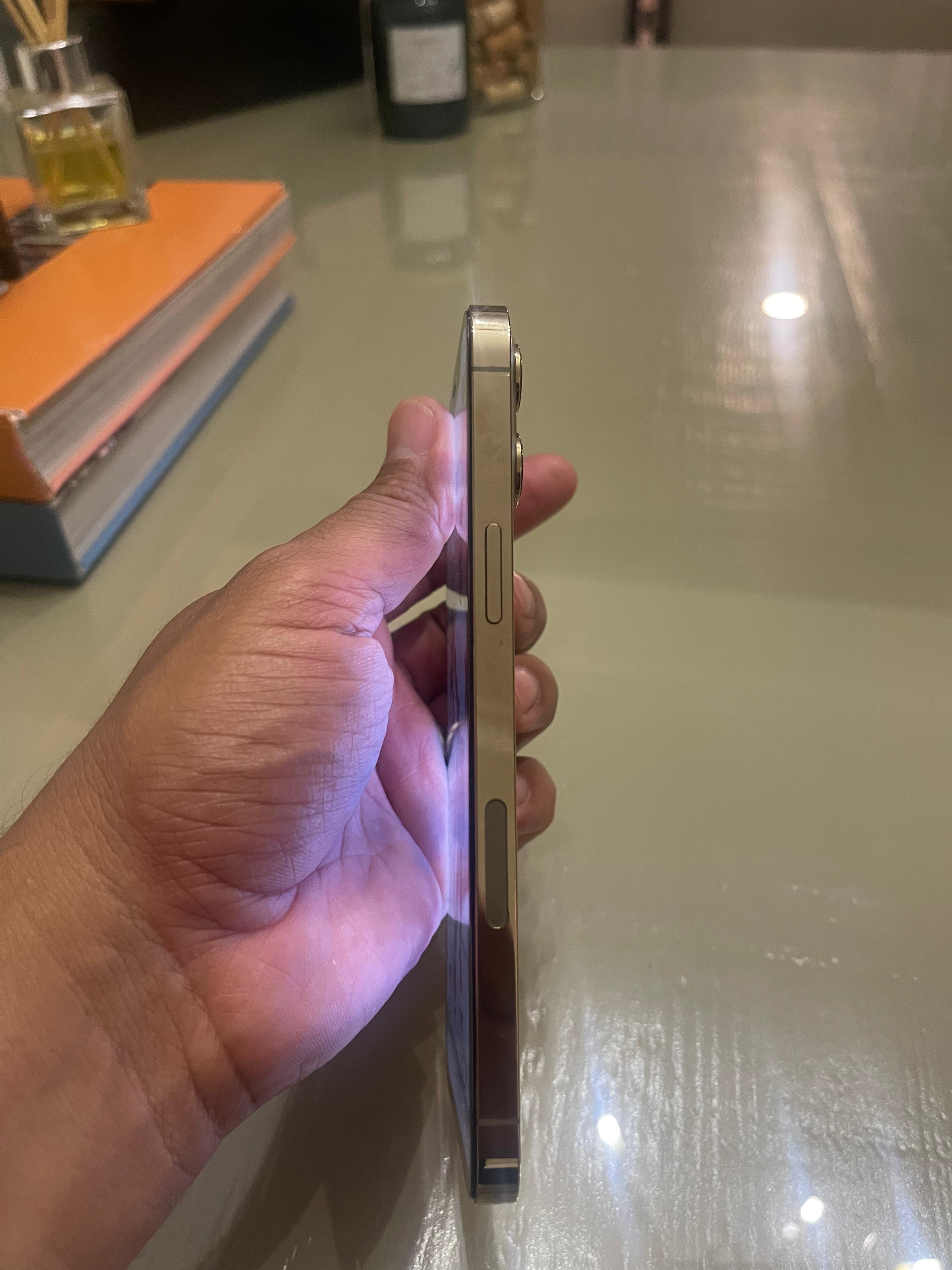 celulares y tabletas - Se vende Iphone 12 Pro Max como nuevo 4