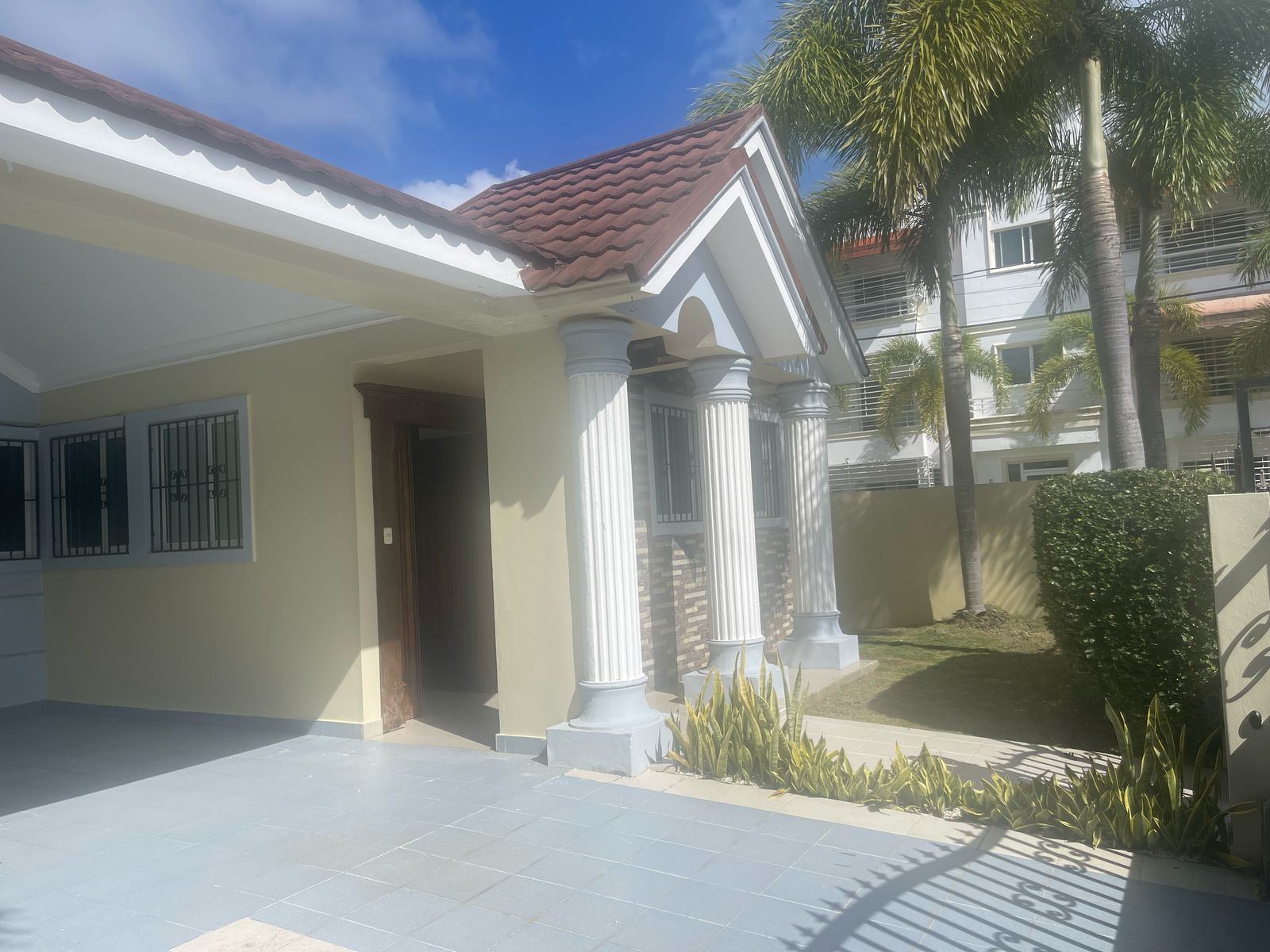 casas - CASA EN VENTA EN LOS RIELES DE GURABO. 5