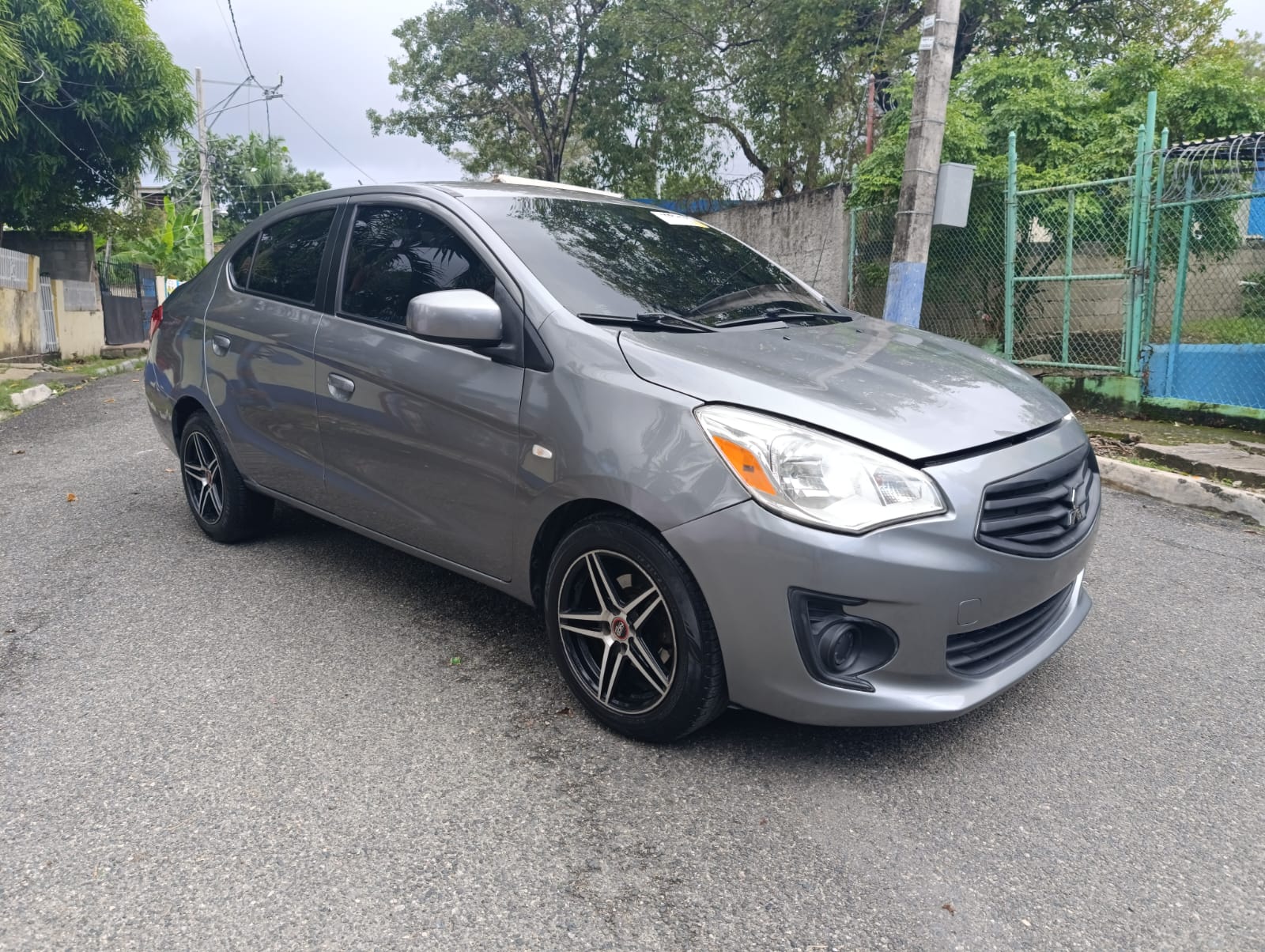 carros - Vendo Carro Mitsubishi Mirage 2017 3