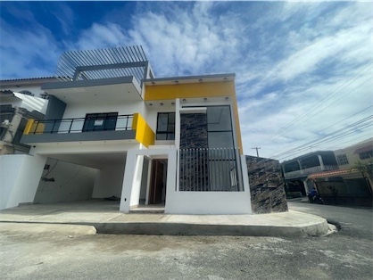 casas - Venta de lujosa casa en la autopista de san Isidro prado oriental Santo Domingo  1