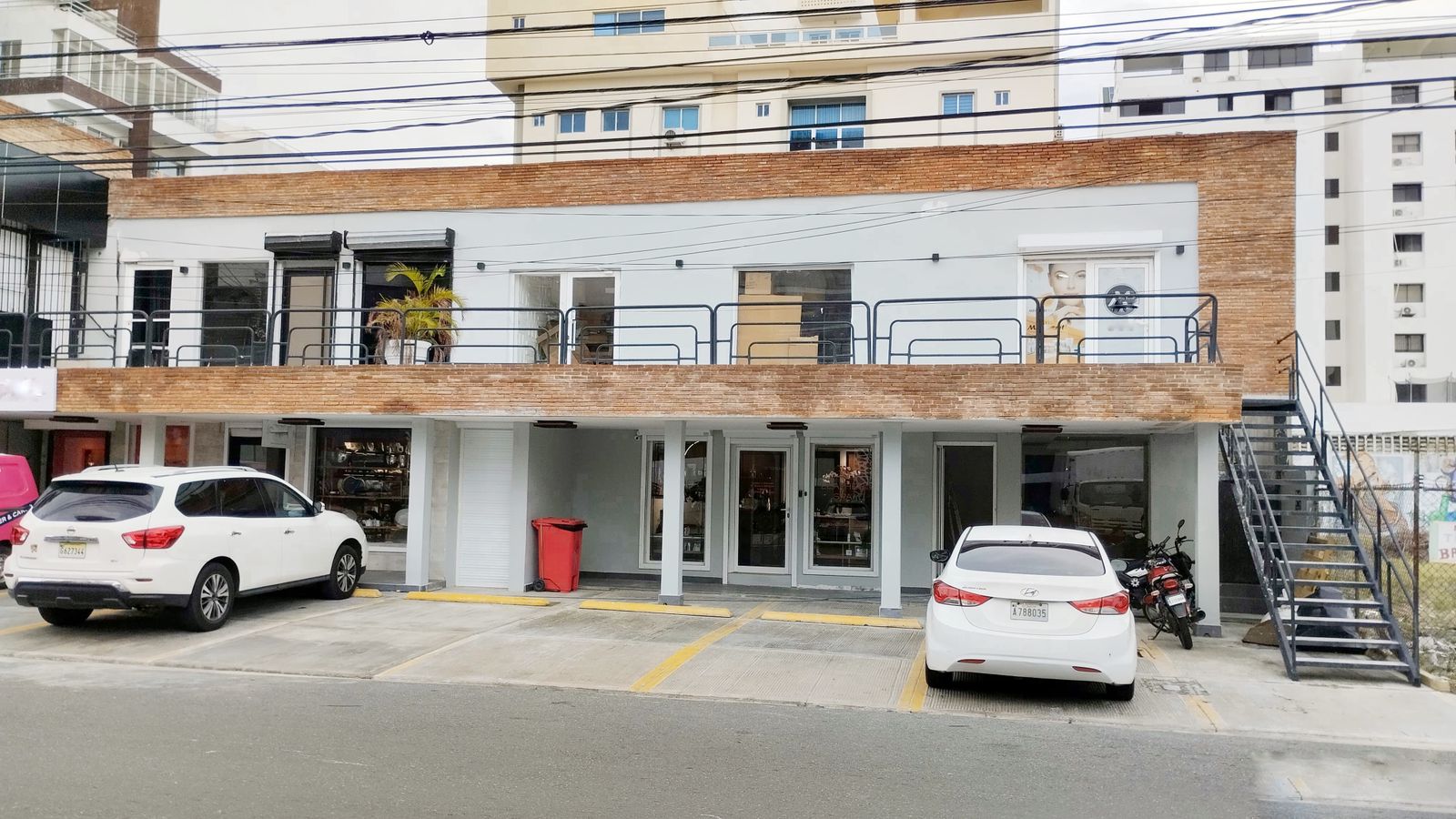 oficinas y locales comerciales - Local en Evaristo morales  1