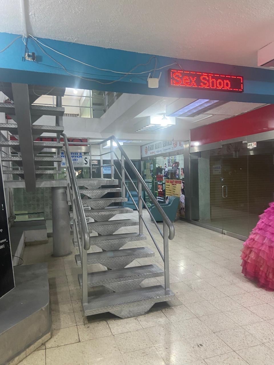 oficinas y locales comerciales - venta de plaza comercial con 42 locales en la zona colonial Distrito Nacional  4