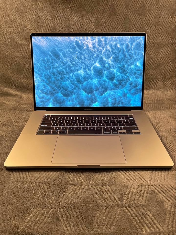 computadoras y laptops - MacBook Pro 2019 A2141Core Intel i9 de oportunidad