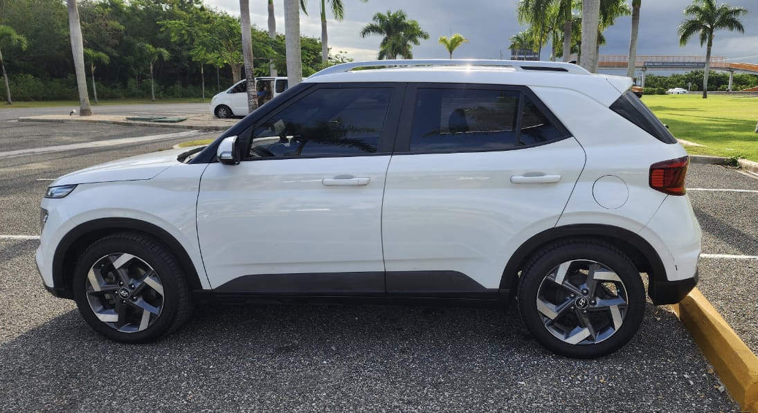 jeepetas y camionetas - Hyundai Venue 2020 – Excelente estado, full equipo
 2