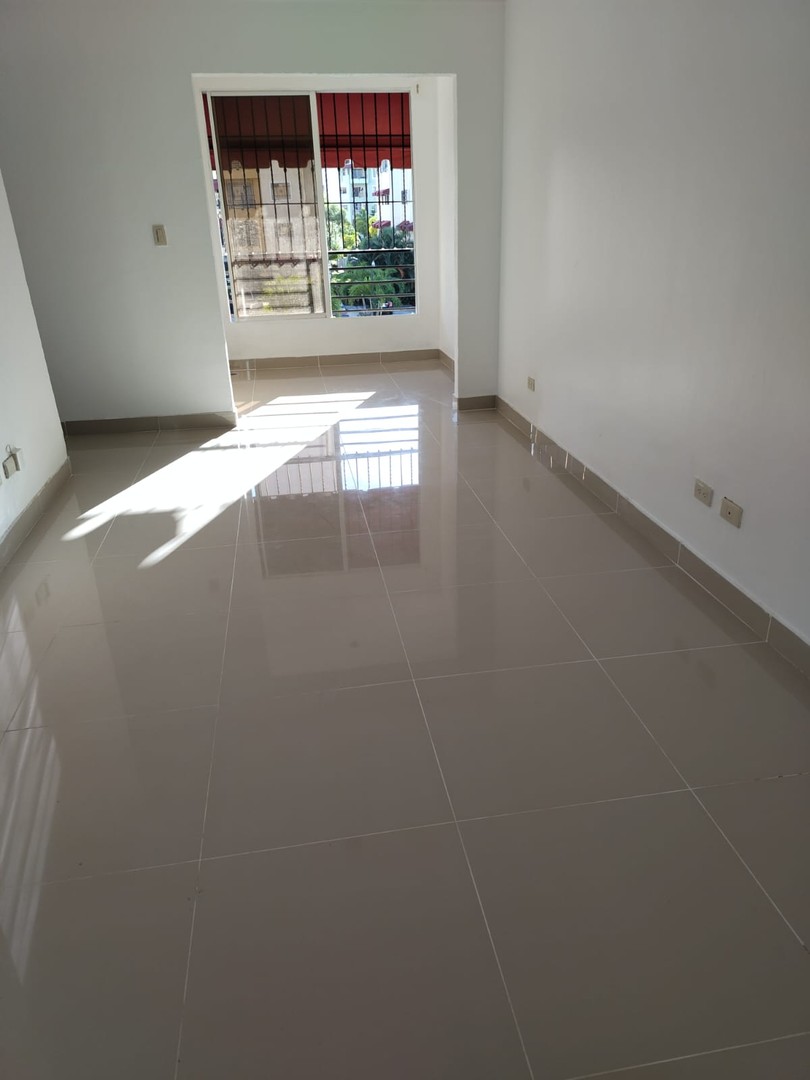 apartamentos - Apartamento en Alquiler en la Jacobo Majluta, residencial Juan Rafael. 4