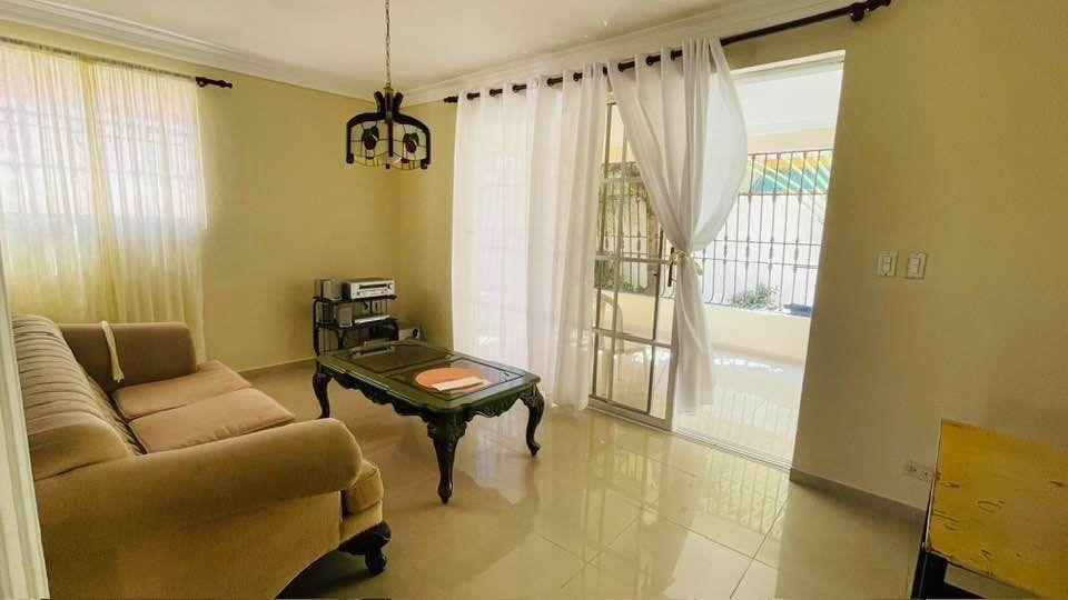 casas - Casa de dos niveles en Mirador del Este 7