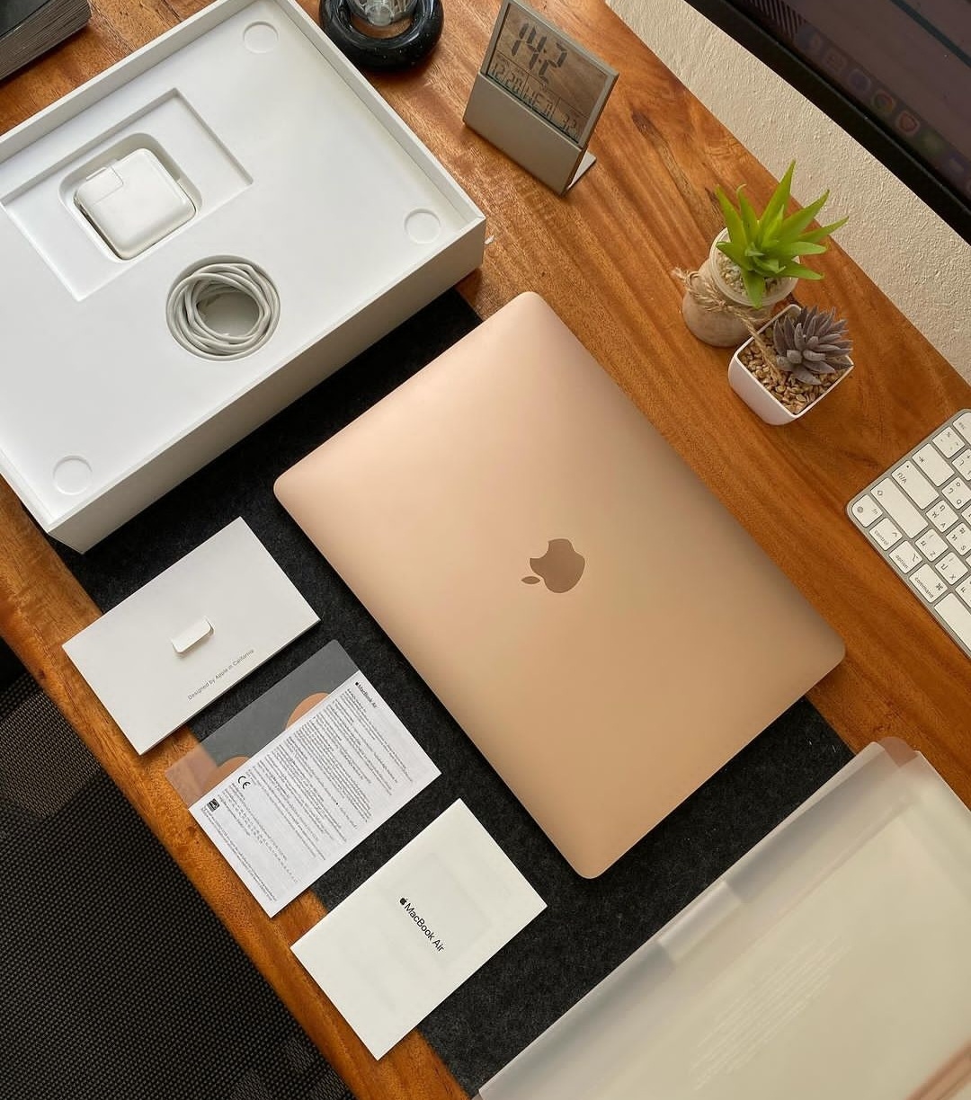 computadoras y laptops - Laptop Apple MacBook Air 2020, 13.3" M1, 8GB RAM, 256GB SSD, Rose Gold, Nueva 3