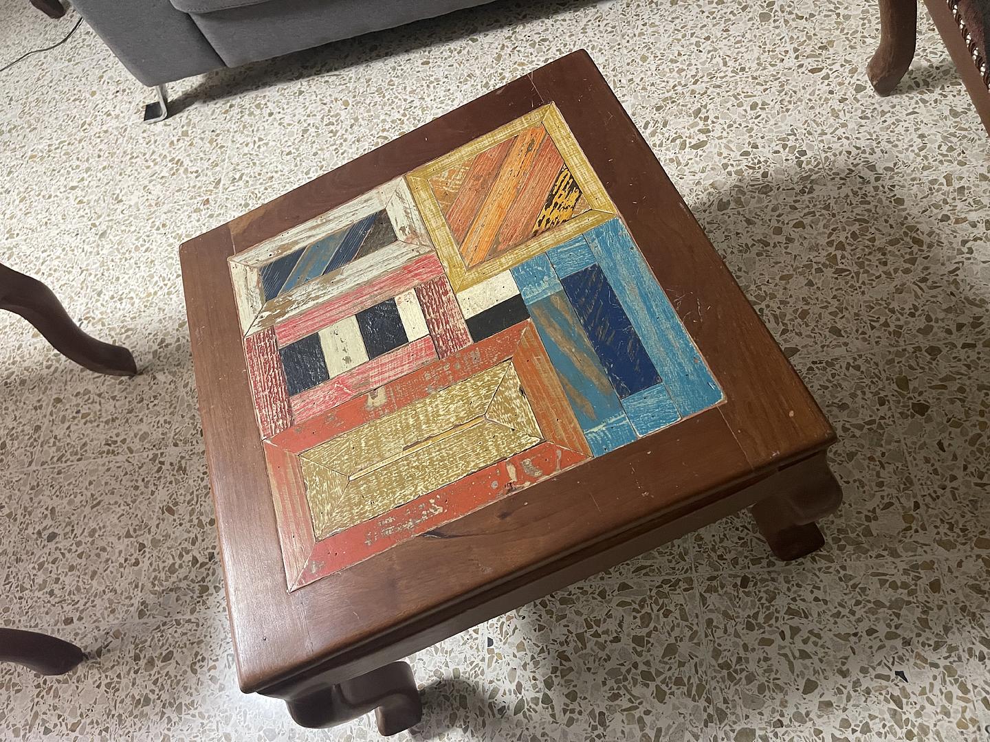 muebles y colchones - Vendo juego de 3 butacas y mesa de centro en caoba. RD$15000 3