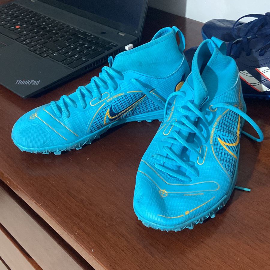ropa y zapatos - Tenis Deportivos de Fútbol 