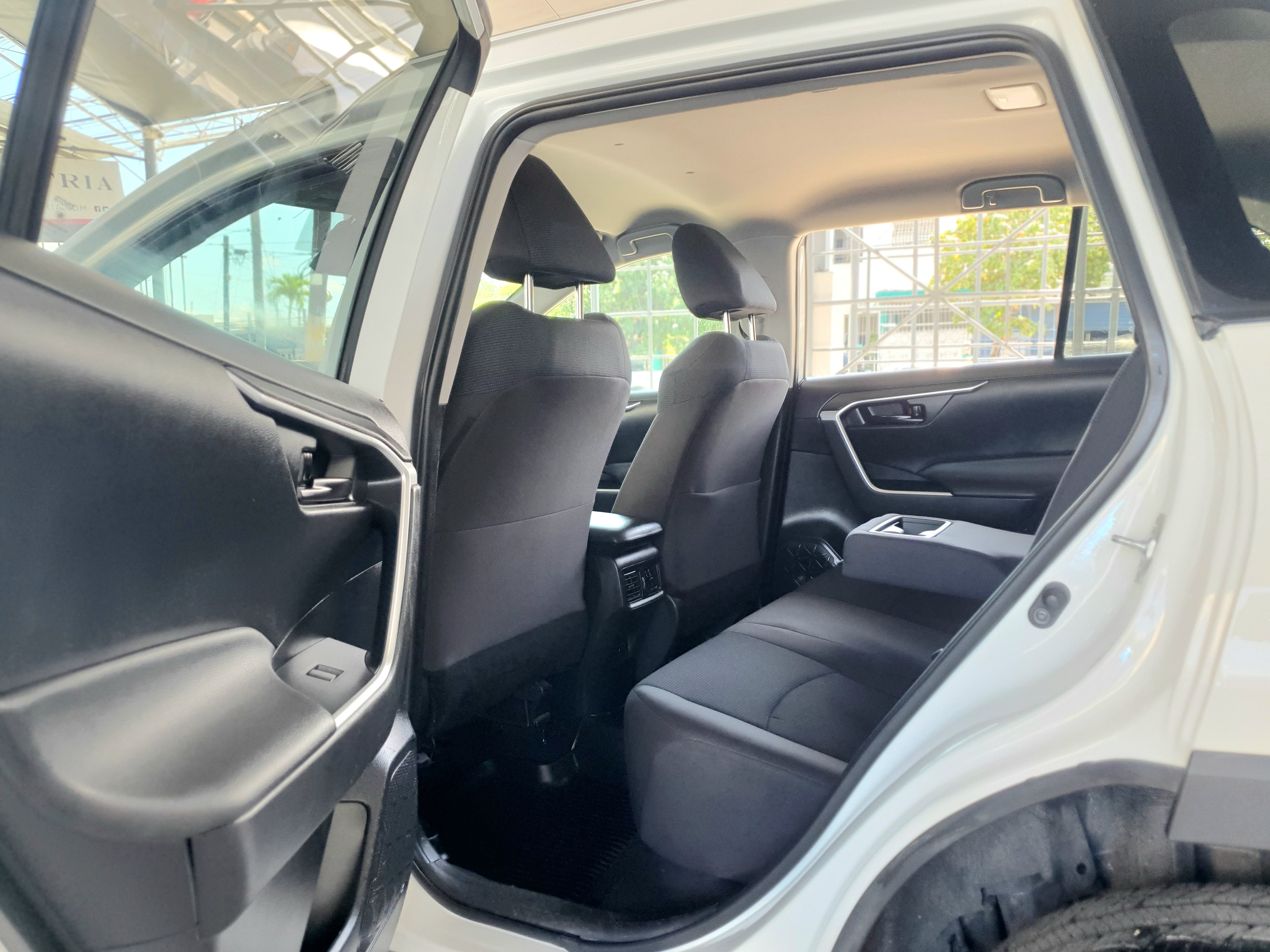 jeepetas y camionetas - TOYOTA RAV4 2022 RECIEN IMPORTADA CLEAN  4