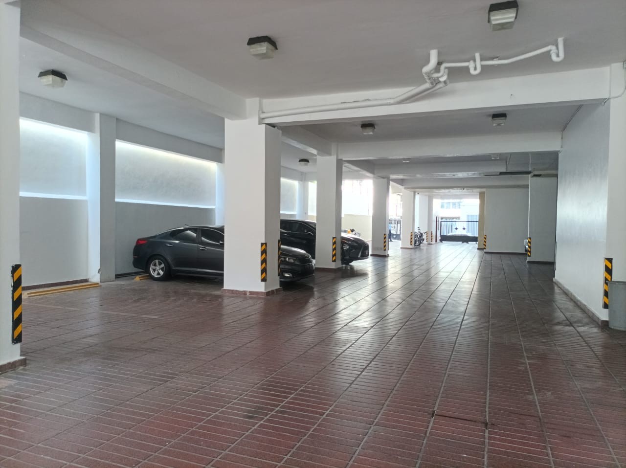 apartamentos - Se vende apartamento en Torre de Piantini 0