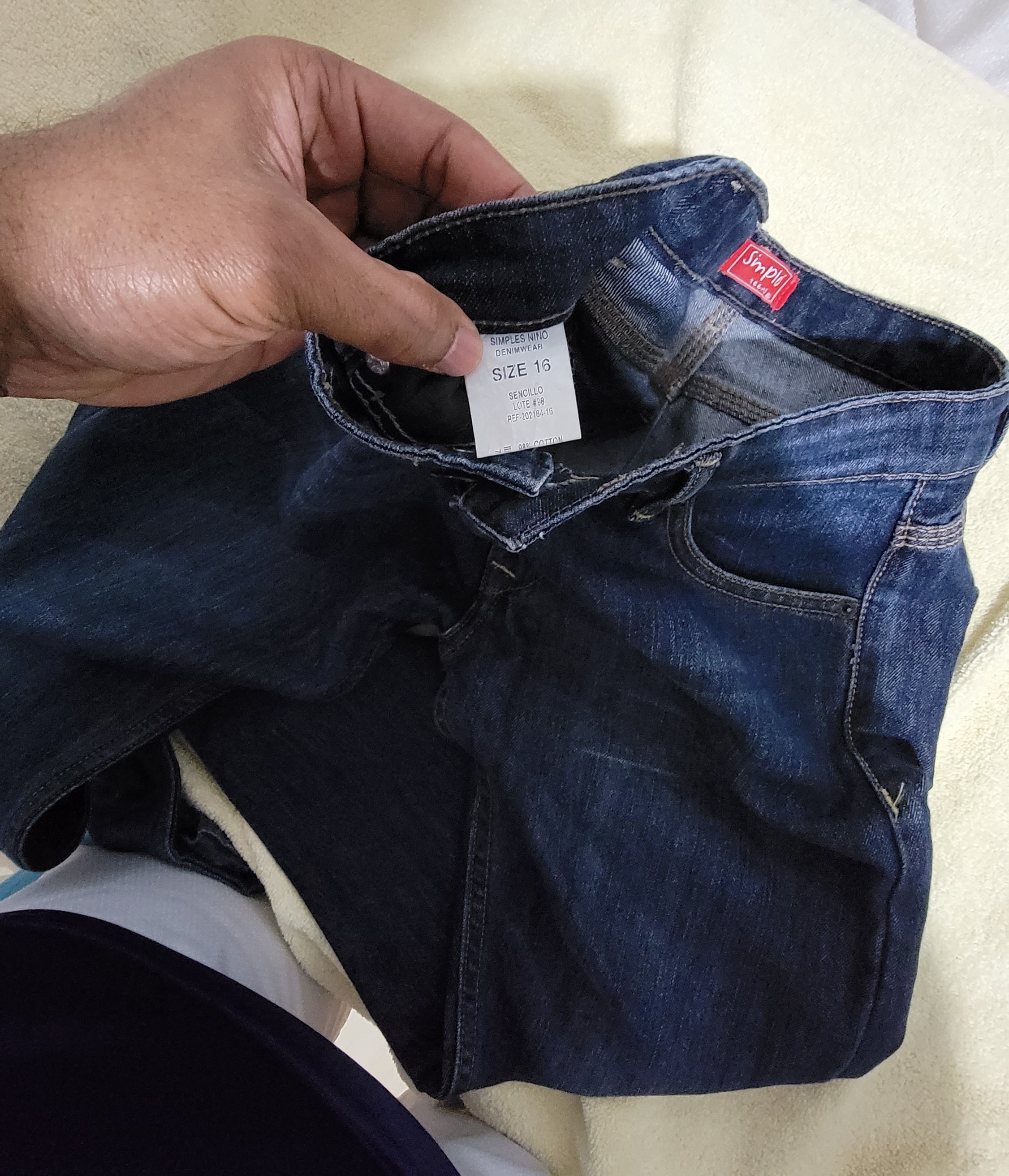 ropa y zapatos - Vendo ropa para niños 10,12,14 polos y pantalones 4