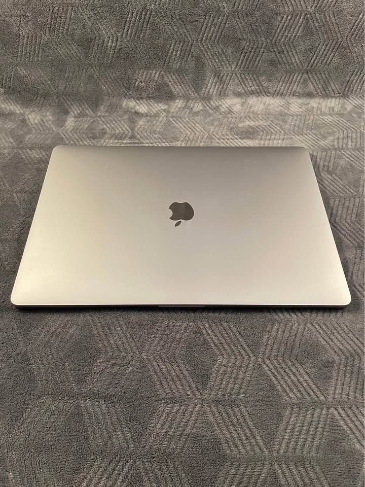 computadoras y laptops - MacBook Pro 2019 A2141Core Intel i9 de oportunidad 1