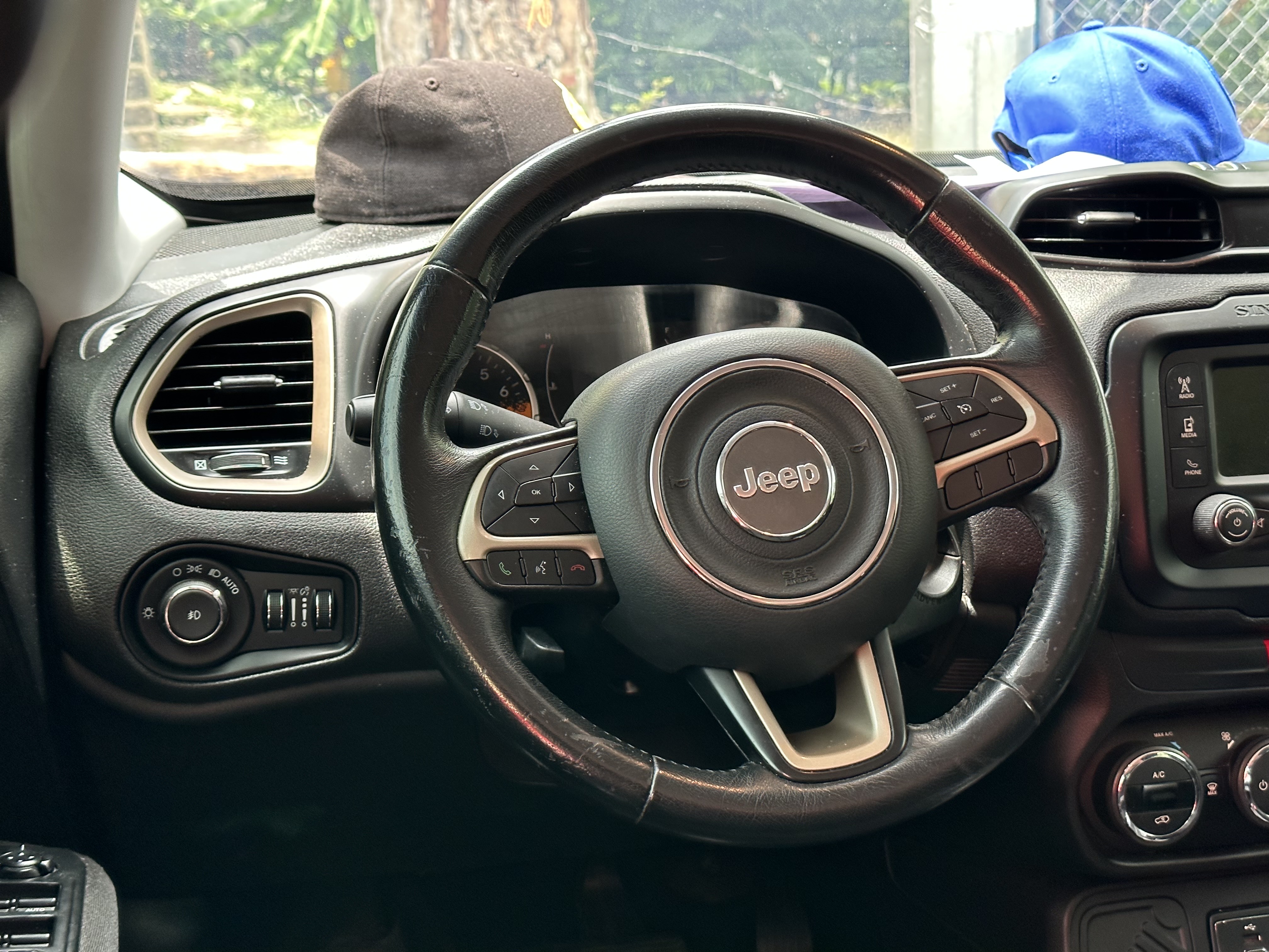 jeepetas y camionetas - Jeep Renegade 2017 COMO NUEVA 7