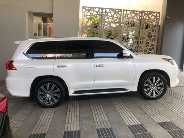 jeepetas y camionetas - Lexus LX570 año 2016 como nueva 80mil km 4