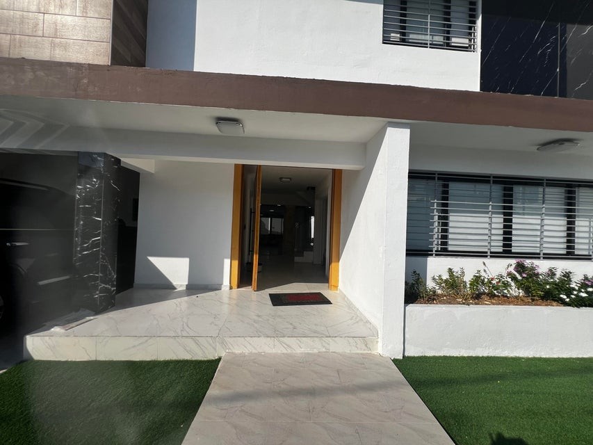casas - Casa en altos de arroyo hondo 0