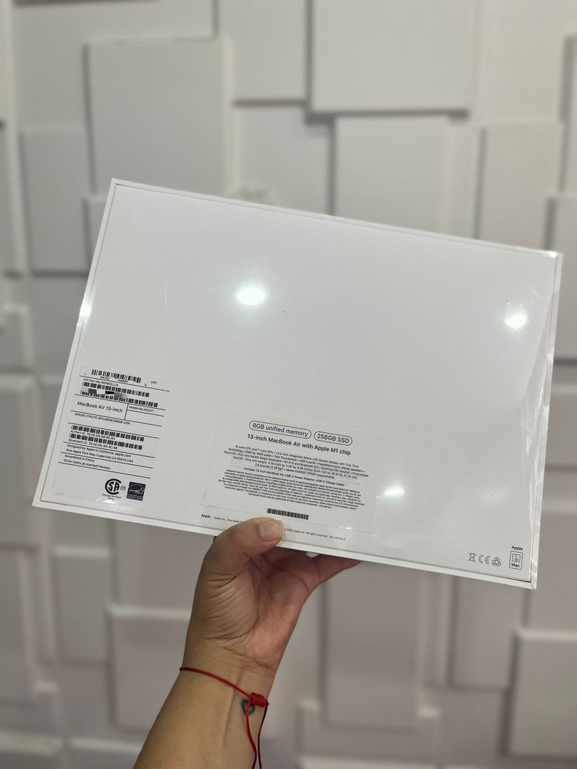 computadoras y laptops - MacBook Air 2020 Chip M1 8gb RAM / 256gb SSD SELLADA  2