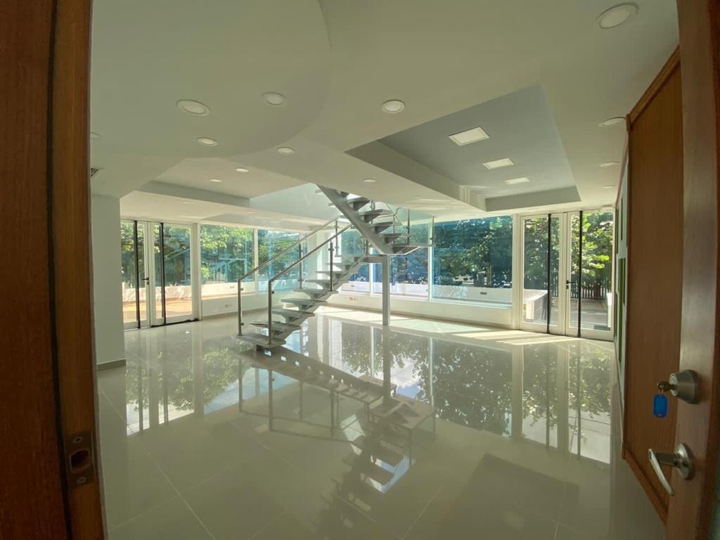 oficinas y locales comerciales - Se alquila hermoso Local de 2 niveles para oficina o consultorios 0