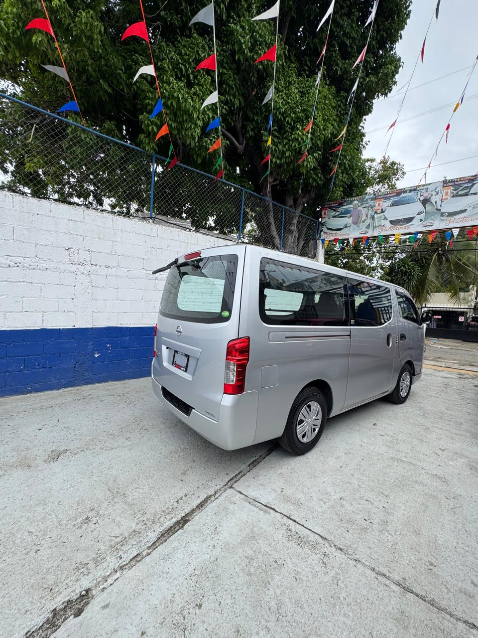 carros - NISSAN CARAVAN NV350 3