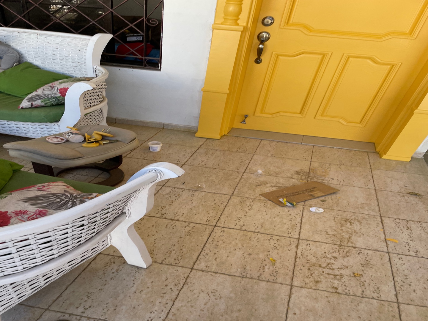 servicios profesionales - Reparamos y pintamos puerta y muebles de tu hogar  3