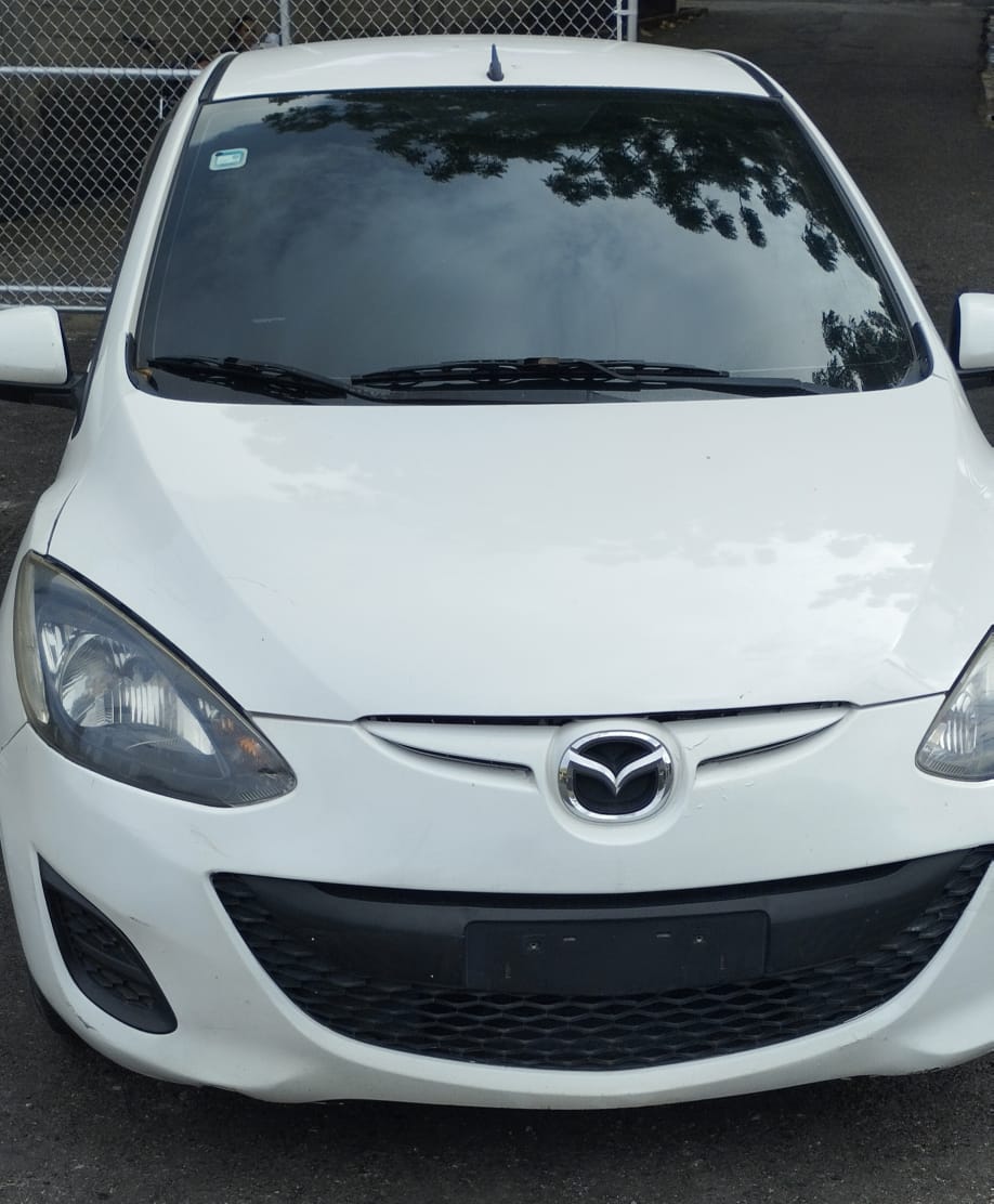carros - Se vende Mazda Demio 2014,negociable. 1