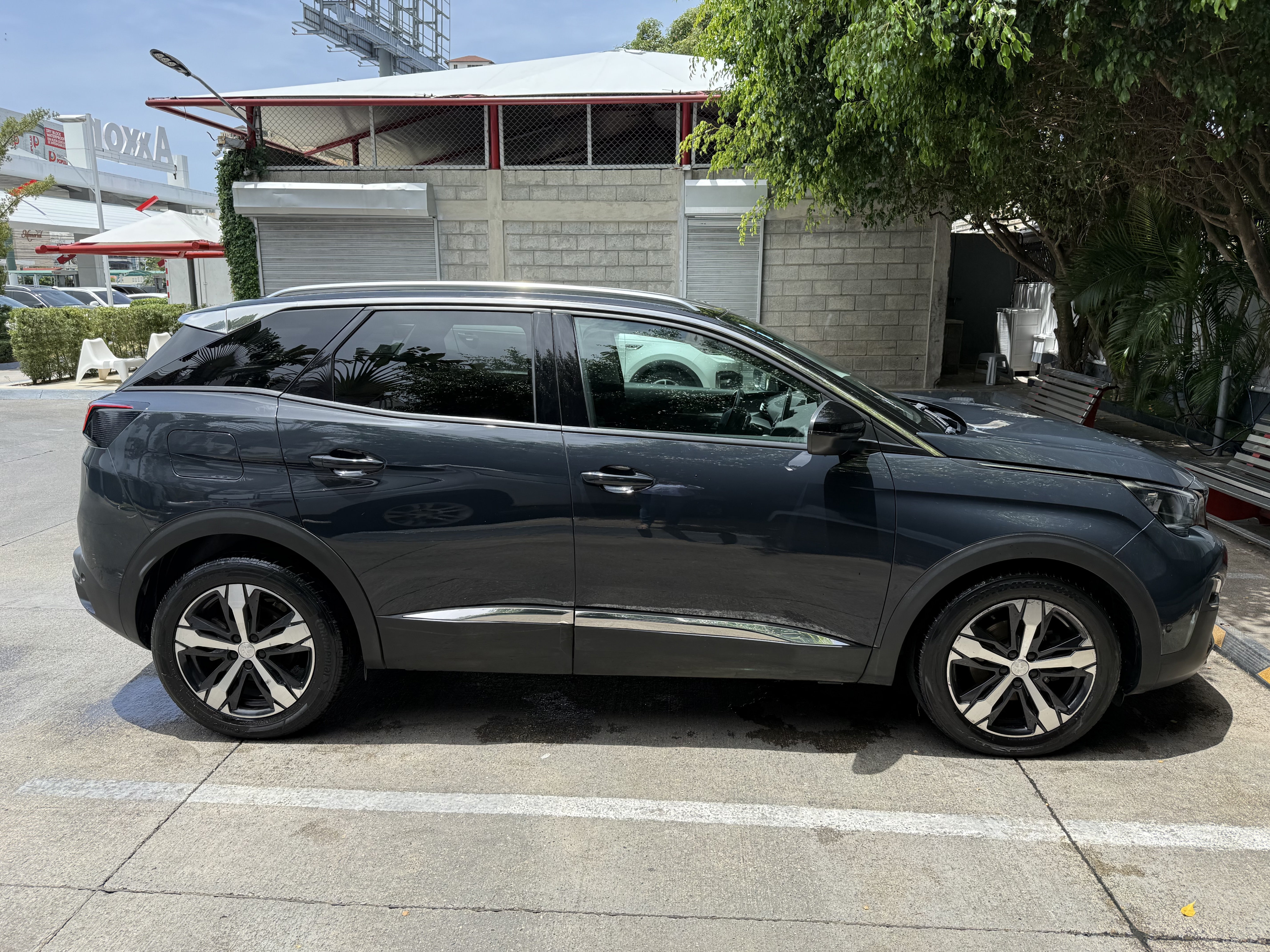 jeepetas y camionetas - Venta de Peugeot 3008 por motivo de viaje  2