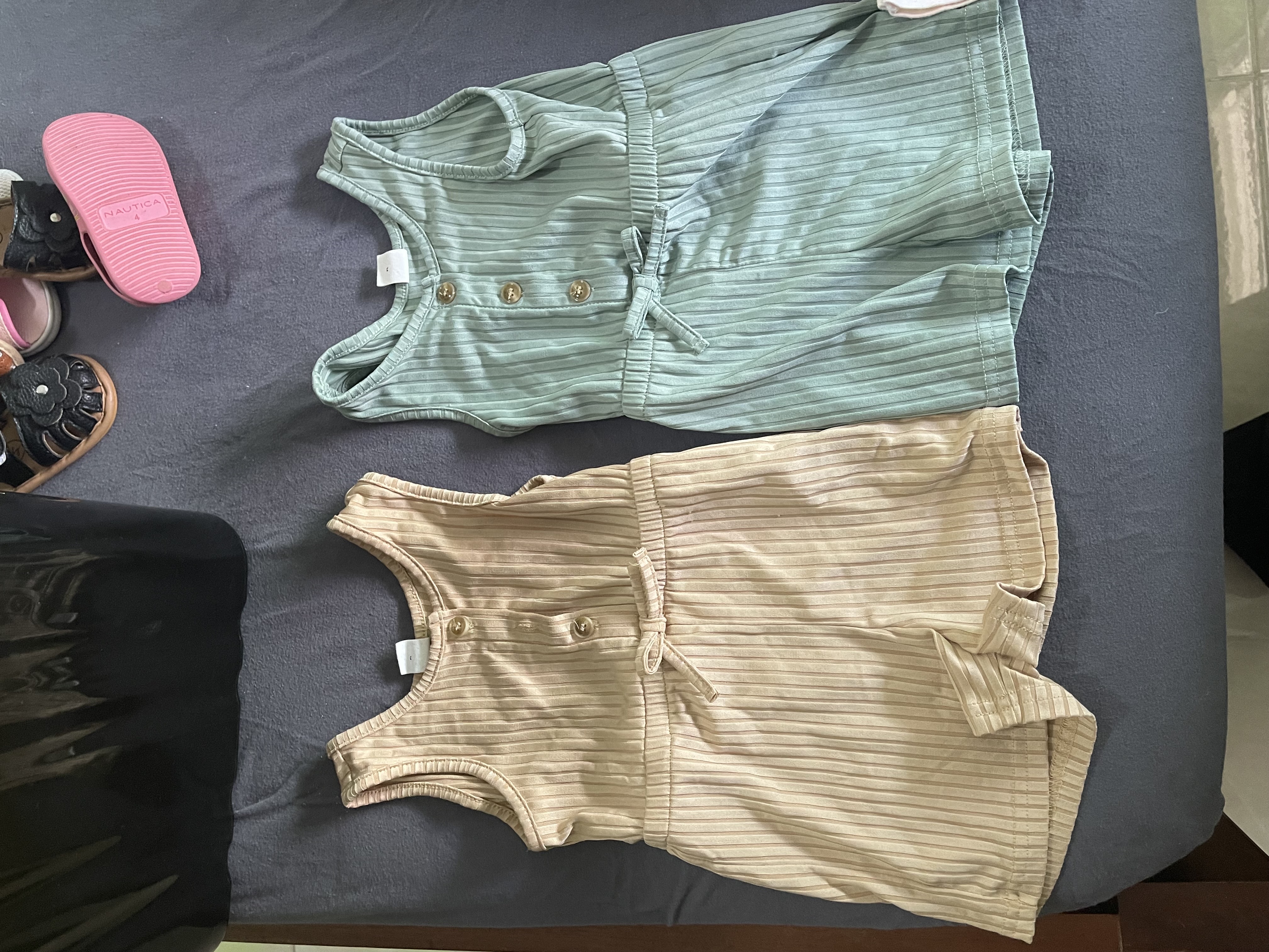 ropa y zapatos - Lote de más 40 piezas  3