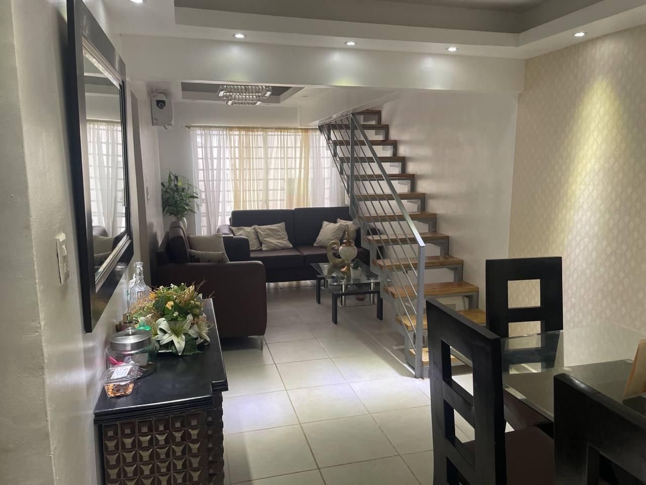 apartamentos - VENDO APT TIPO PENHOUSE 
3 pisos 
Jacuzzi 
Terraza 
4 habitaciones 
2 parqueos
 2
