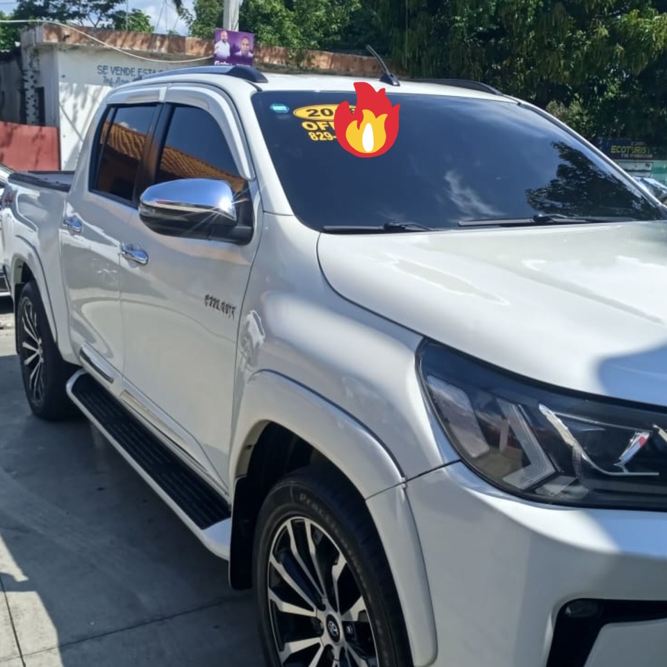 jeepetas y camionetas - Toyota hilux 2018 1