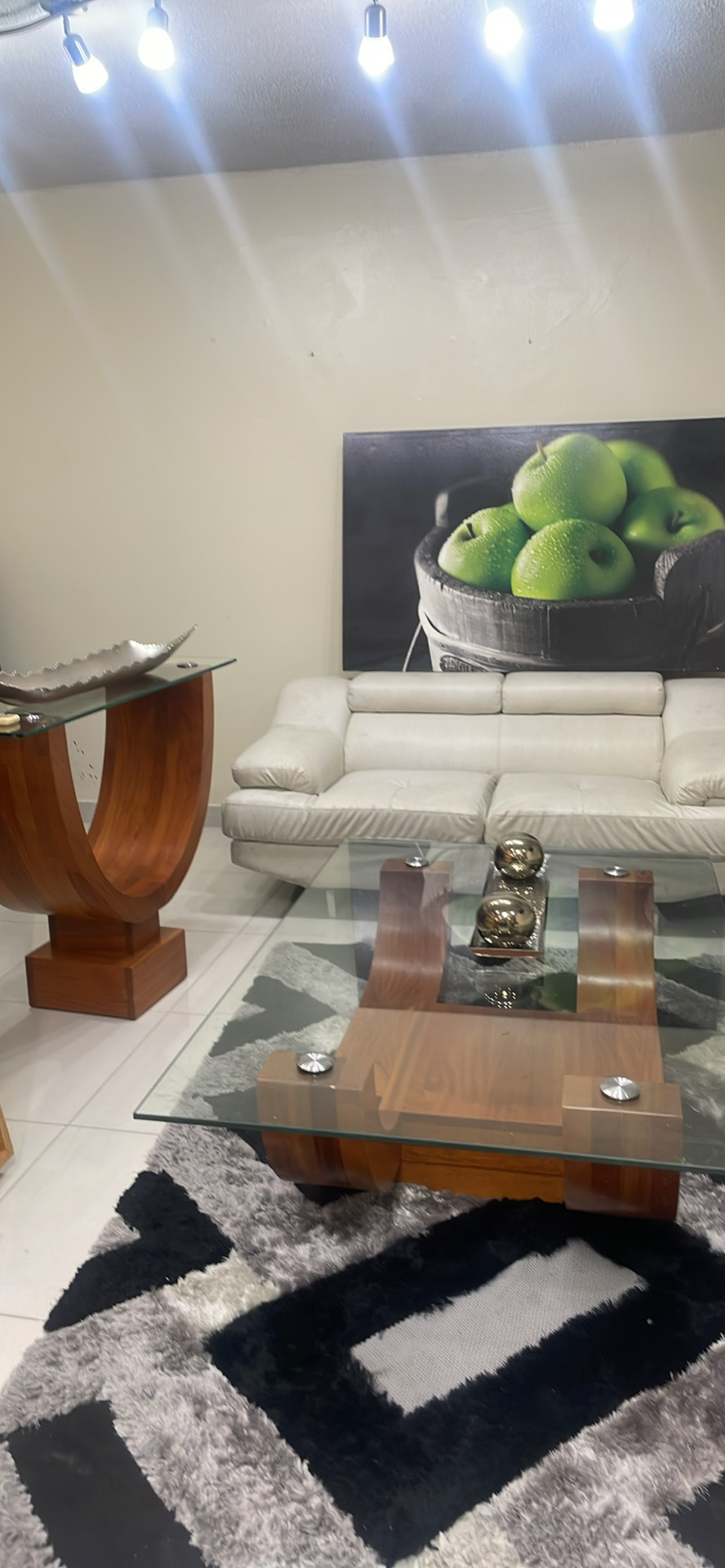 muebles y colchones - Juego de muebles con repisa, dos mesas y alfombra de regalo. (Precio Negociable) 2