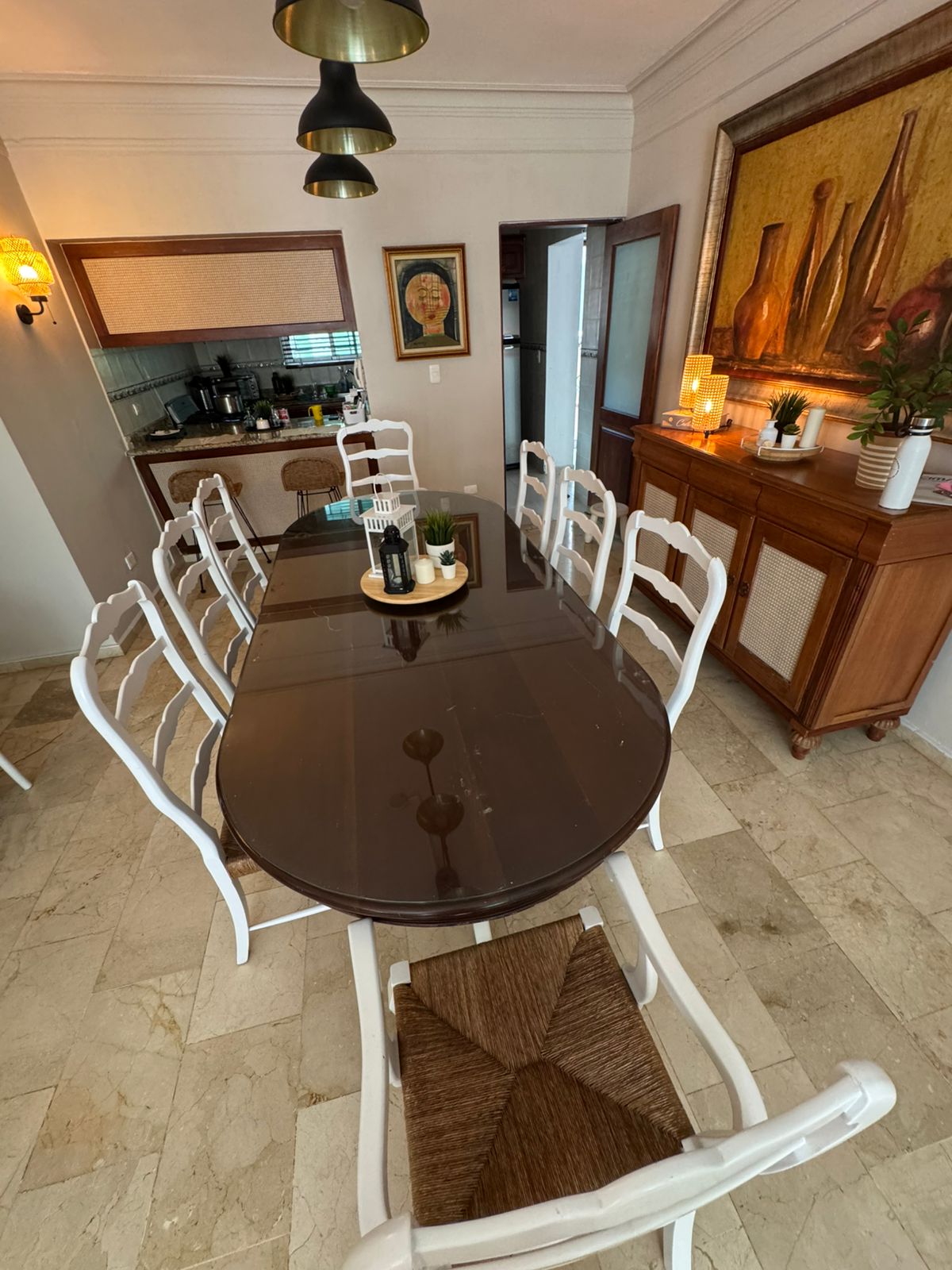 muebles y colchones - Comedor ovalado en caoba con tope de cristal. Con 10 sillas en caoba y pajilla. 7