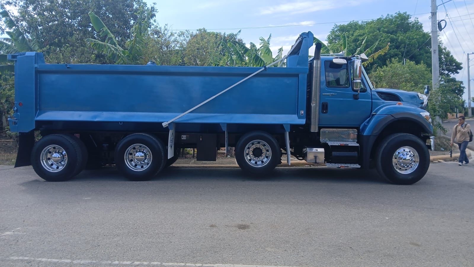 camiones y vehiculos pesados - vendo internacional financiamiento disponible 1