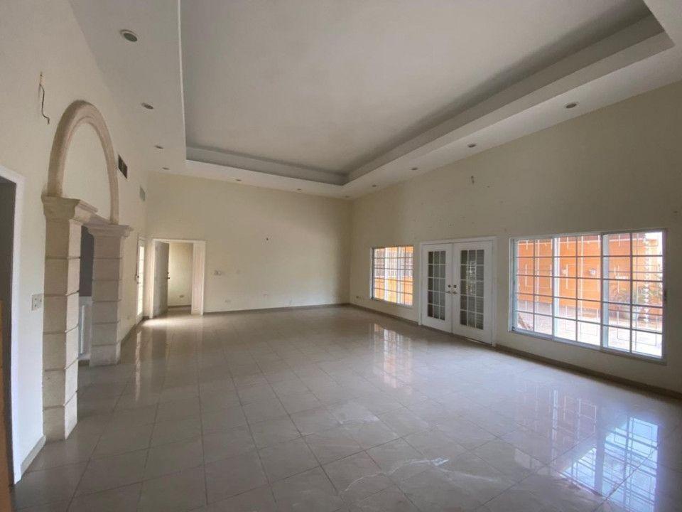casas - Alquilo amplia casa con patio en Arroyo Hondo Viejo - para uso comercial 2