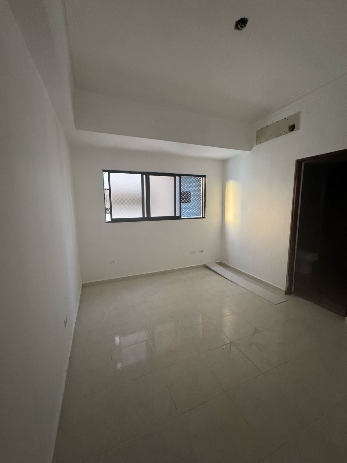 apartamentos - Evaristo Morales tres hab piso 6 dos parqueos balc 3