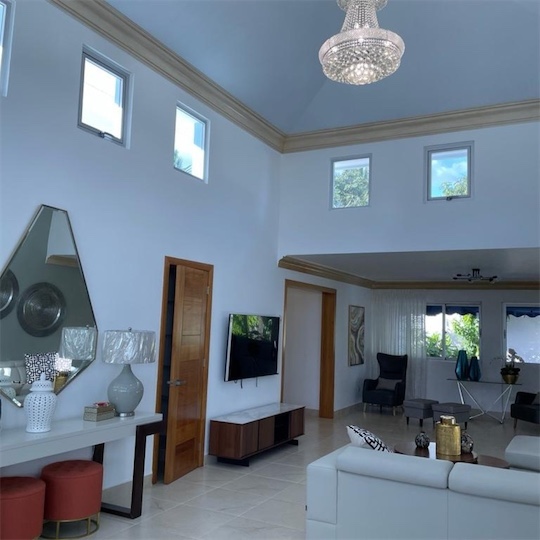 casas - Casa de lujo de 2400mts con piscina en la prolongación 27 de febrero 1