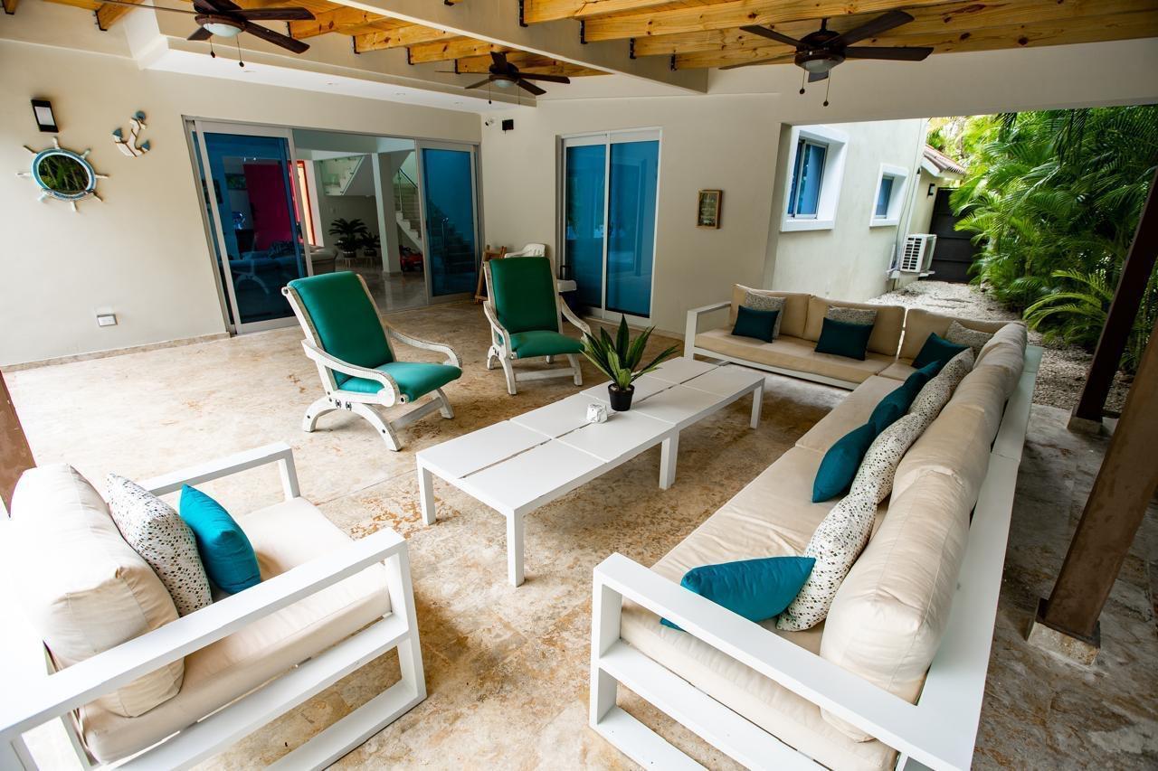 casas vacacionales y villas - VENDO VILLA EN JUAN DOLIO 2