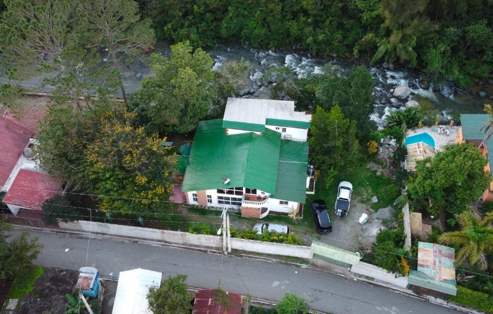 casas vacacionales y villas - Encantadora Villa con Acceso al Rio, Jarabacoa  1