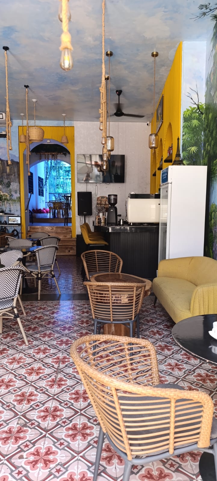 oficinas y locales comerciales - VENDE PUNTO RESTAURANTE *OPORTUNIDAD* CON UN ALQUILER DE 2.500 Dólares  2