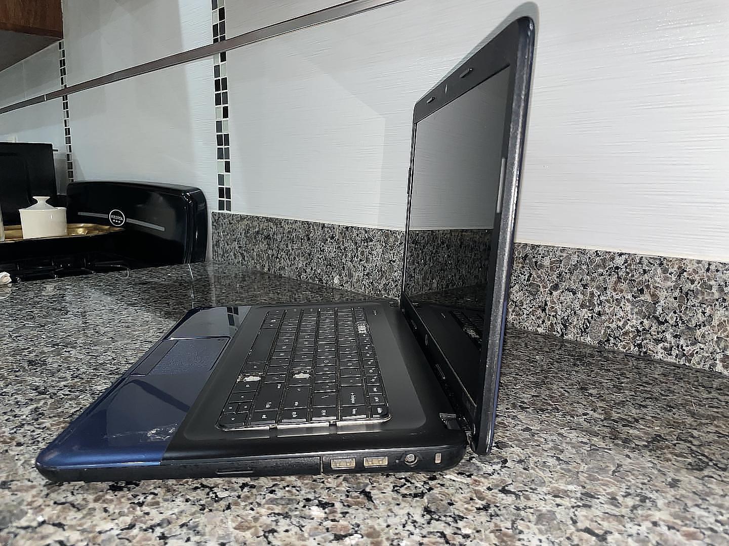 computadoras y laptops - Laptop HP vieja – Para piezas o reparación – RD$3500 negociable 1