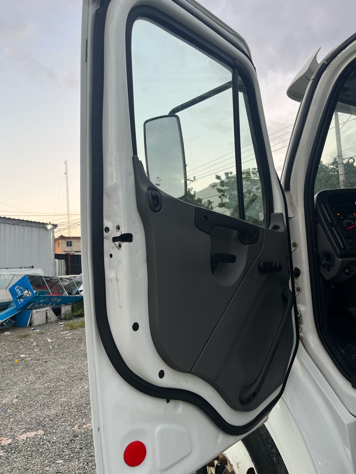 camiones y vehiculos pesados - Camión Cabezote FREIGHTLINER M2 5