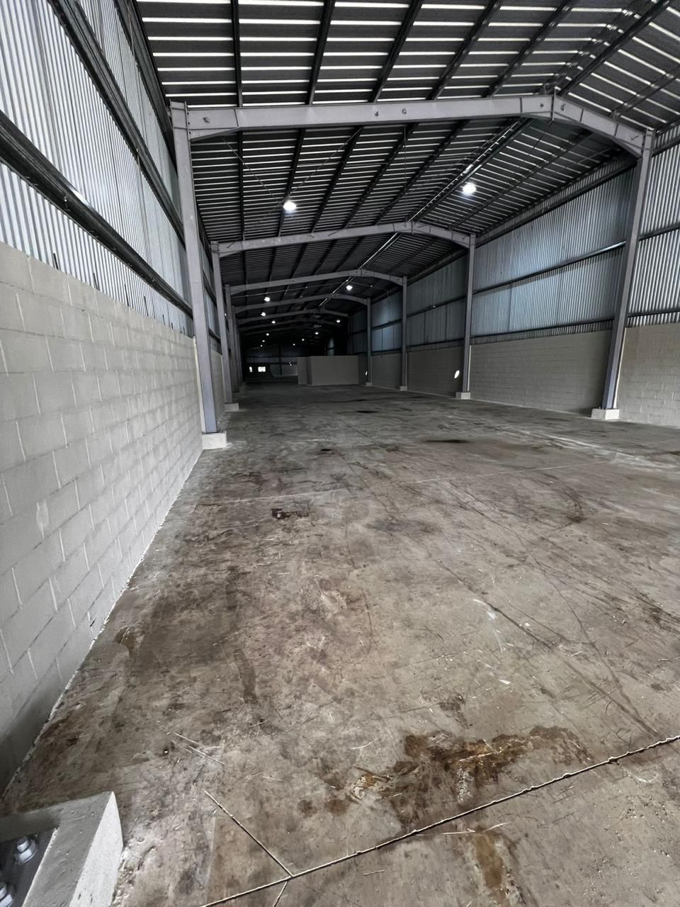 oficinas y locales comerciales - Alquilo Nave 1,300 en Santiago de los Caballeros  3
