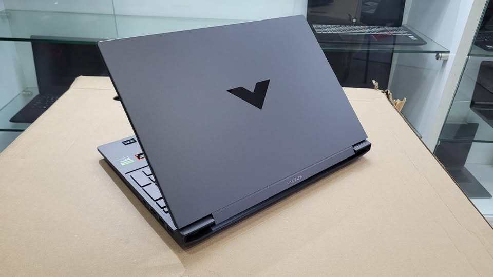 computadoras y laptops - LAPTOP HP VICTUS RYZEN 5 8GB 512SSD RTX 4050 2