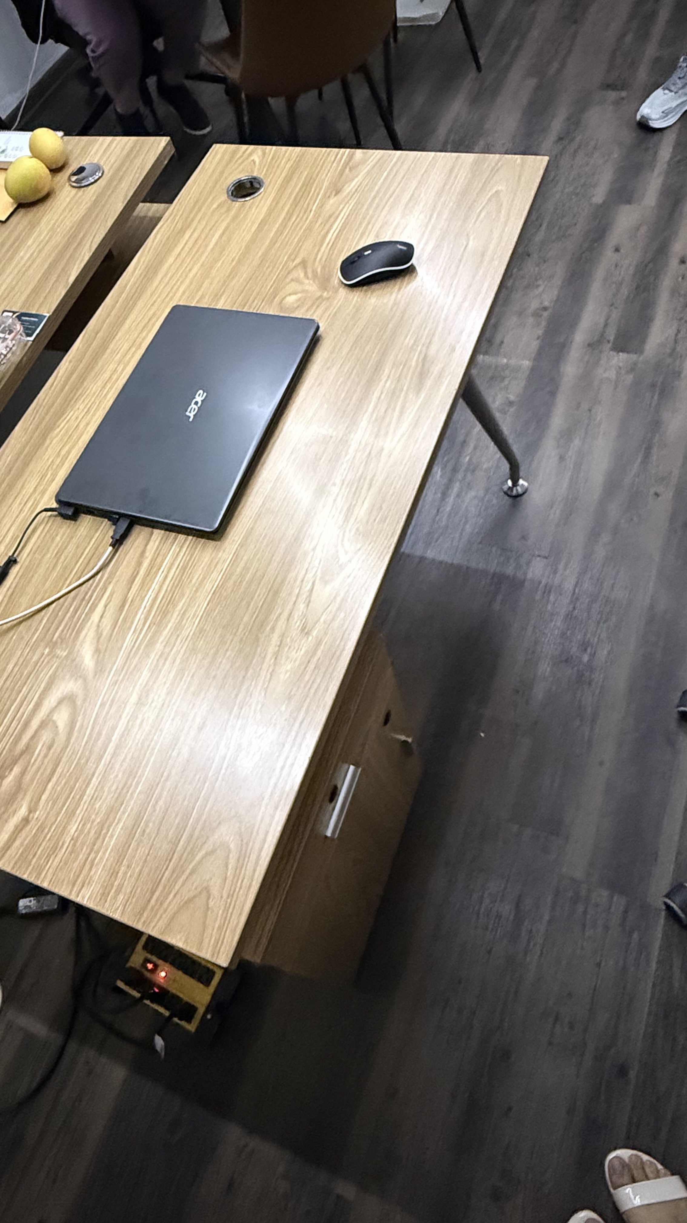 equipos profesionales - Escritorios de oficina con gavetas y silla incluidos 3